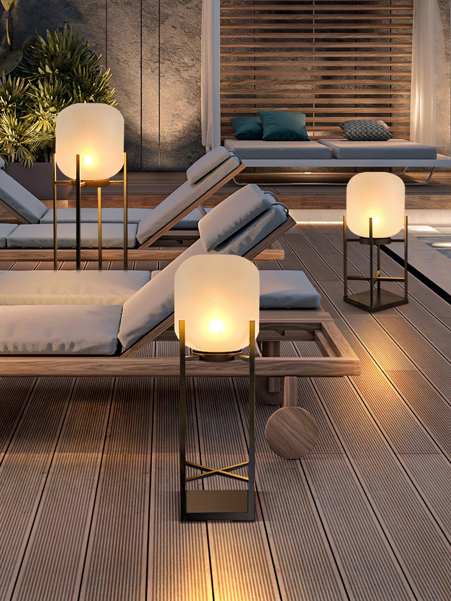 Udendørs solcelledreven standerlampe | Rustfrit stål og glas | IP65 vandtæt | Indbygget LED | Automatisk opladning og tænd/sluk | Perfekt til have, terrasse og stier | Elegant belysning til natten