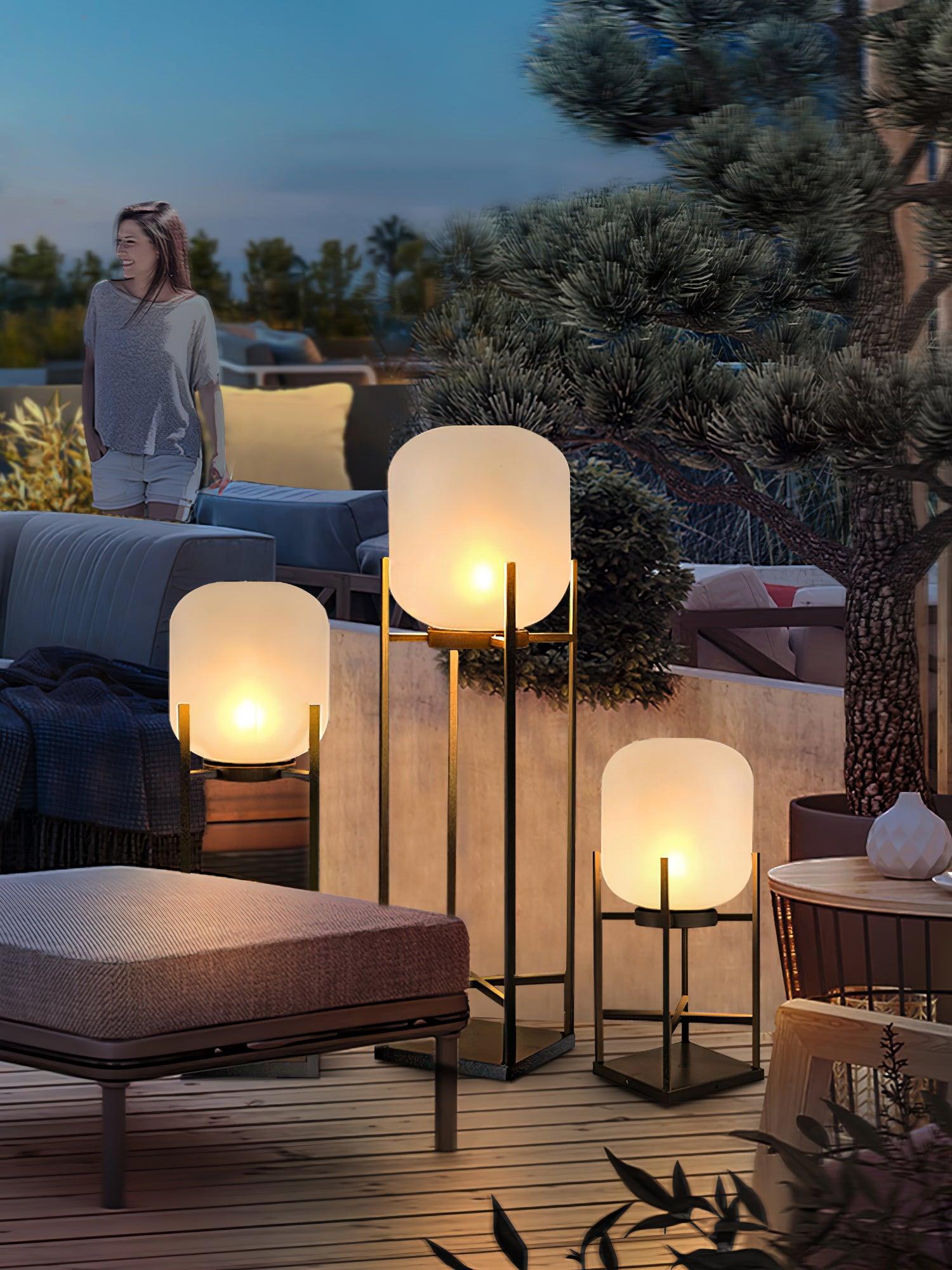 Udendørs solcelledreven standerlampe | Rustfrit stål og glas | IP65 vandtæt | Indbygget LED | Automatisk opladning og tænd/sluk | Perfekt til have, terrasse og stier | Elegant belysning til natten