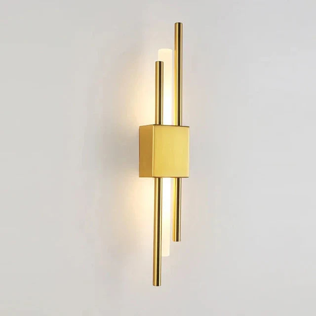 LightLuxe | LED Væglampe med Slankt Design | USB Opladning | 30x15x5 cm | Varm Hvid 3000K | Effektiv 10W | Aluminium Finish | Nem Installation | Lang Levetid 50.000 Timer | Spænding 220-240V