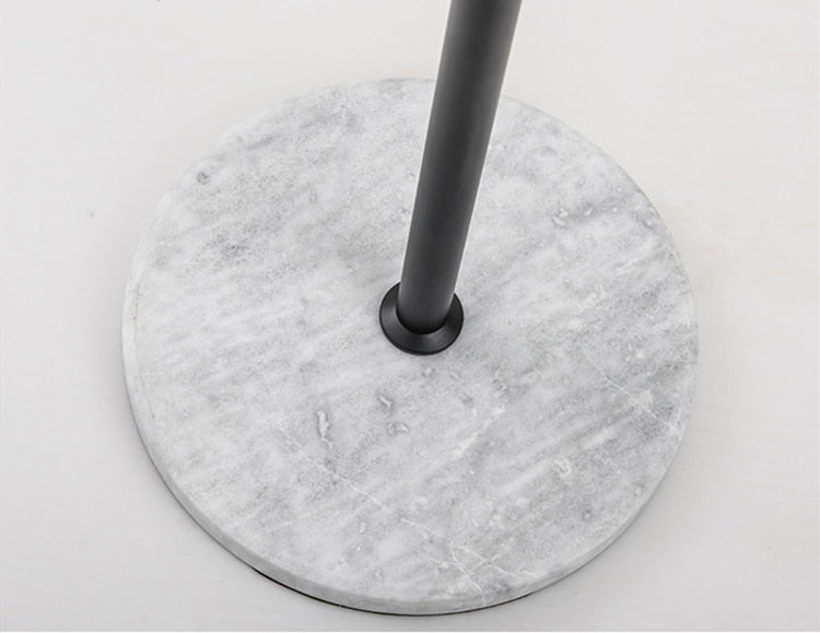 Moderne Avorena | Gulvlampe med Marmorbase | Minimalistisk Design | Effektiv Belysning | Robust Konstruktionsmateriale | Ideel til Stue, Soveværelse eller Arbejdsplads | Høj Kvalitet