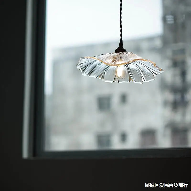 LuminousFlower | Blomsterformet Loftbelysning | Glassten Materiale | 220V | Elegant Design | Naturlig Skønhed | Varmt Lys | Hjemdekor | Indendørs Lampe | Fortryllende Atmosfære | Moderne Indretning