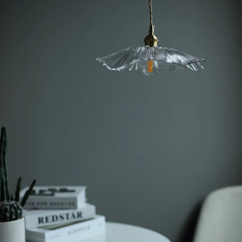 LuminousFlower | Blomsterformet Loftbelysning | Glassten Materiale | 220V | Elegant Design | Naturlig Skønhed | Varmt Lys | Hjemdekor | Indendørs Lampe | Fortryllende Atmosfære | Moderne Indretning