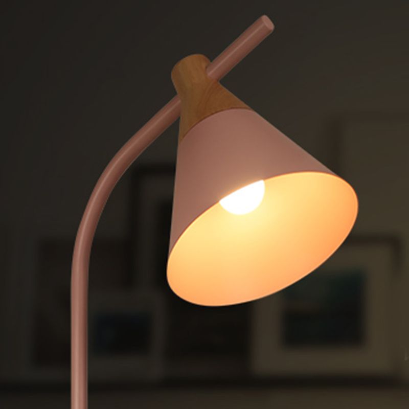Trevinae | Moderne design | Minimalistisk gulvlampe | Effektiv belysning | Høj kvalitet | Kompakt og alsidig | Ideel til stue, kontor og soveværelse