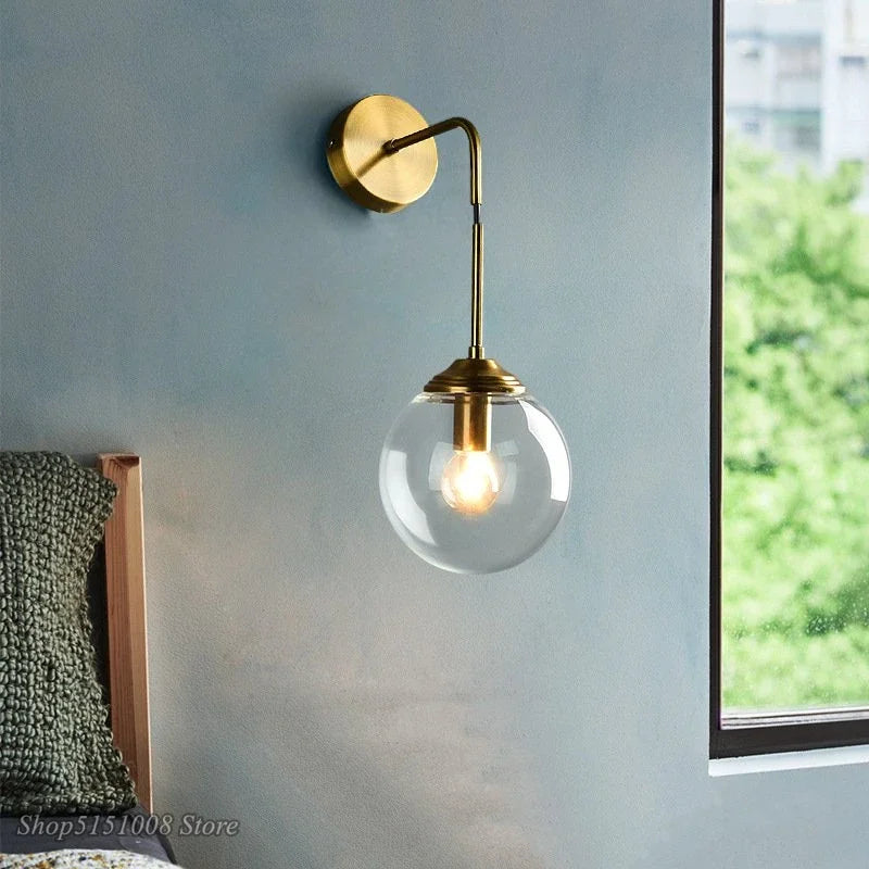 GlasLuxe Moderne Væglampe | Klar Glas | Elegant Belysning | Enkel installation | Til Stue, Soveværelse eller Entré | E27 Pære Kompatibel | 15x15x8cm | 220V