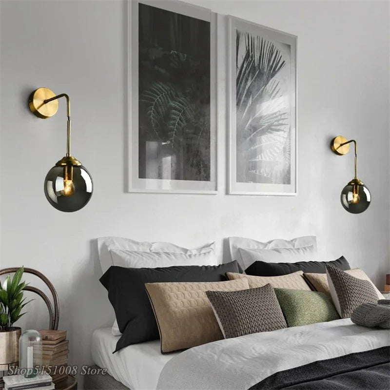 GlasLuxe Moderne Væglampe | Klar Glas | Elegant Belysning | Enkel installation | Til Stue, Soveværelse eller Entré | E27 Pære Kompatibel | 15x15x8cm | 220V