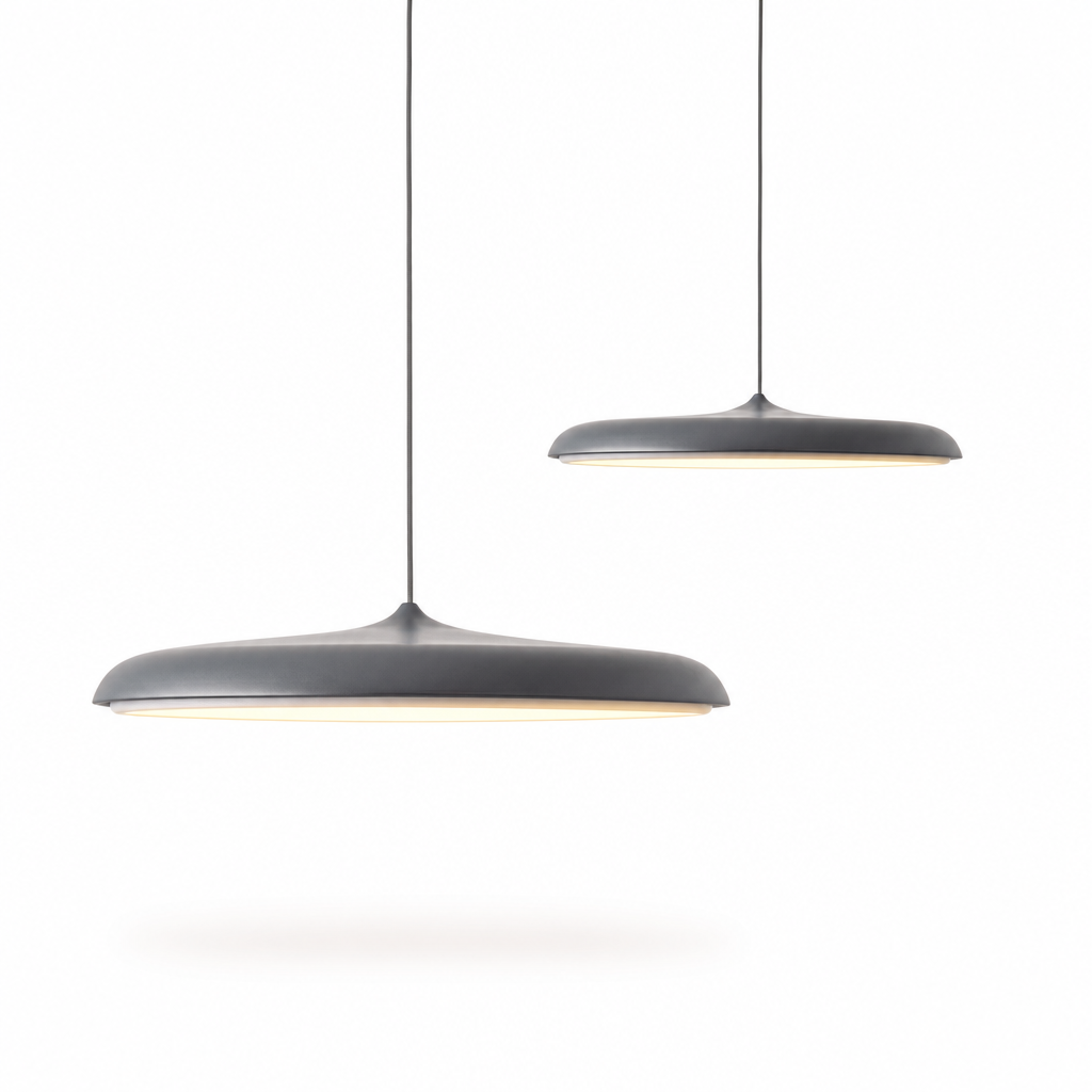 Moderne LED hængelampe til spisestue | Stilfuldt design i metal | Velegnet til forskellige interiørstilarter | Runde loftroser | Fås i blå, pink,
