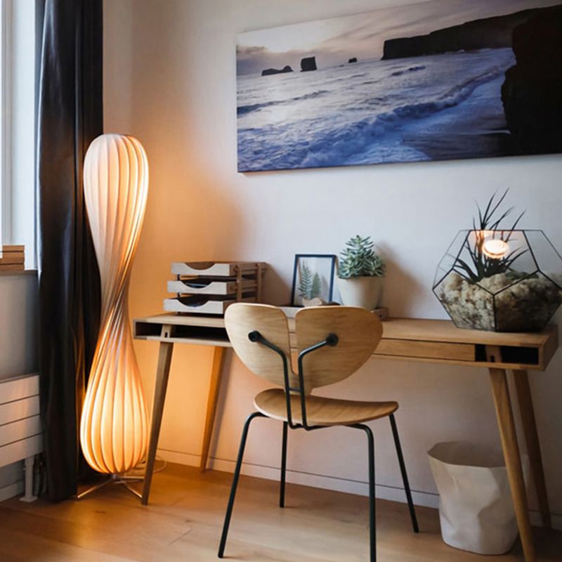 Fervetta | Unik Design Gulvlampe | Elegant Moderne | Snoet Look | Varme Blikfang | Passer til Stue Soveværelse Kontor | Nem Installation | Høj Kvalitet Holdbar Konstruktion | Effektiv Belysning | Dekorativ Atmosfære