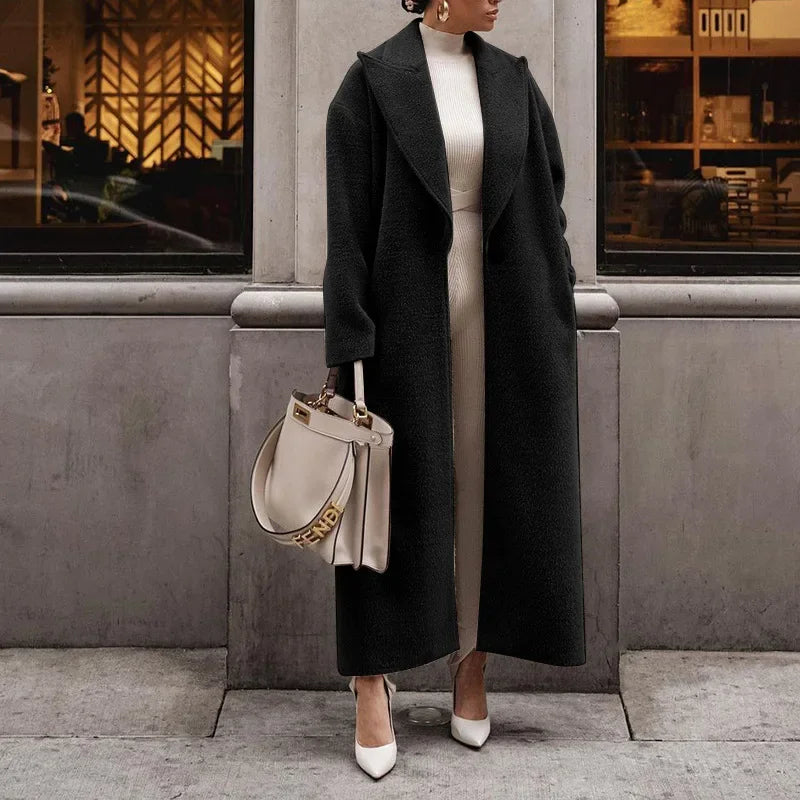 Luksuriøs plysfrakke til kvinder | Elegant og varm vinterjakke | Tidløst design med revers og lange ærmer | Perfekt til både afslappede og smarte looks | Ideel til efteråret og vinterens kulde