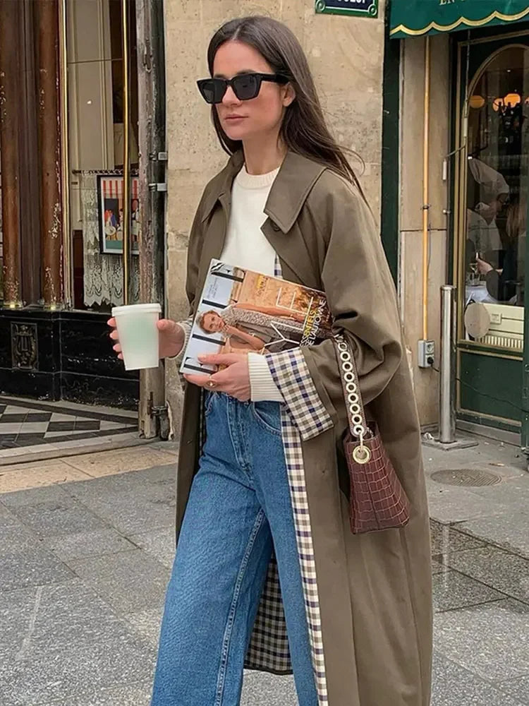 Ternet efterårsfrakke | Enkeltradet lukning | Reverskrave | Skræddersyet pasform | Praktiske lommer | Til dag og aften | Tidløs damefrakke | Lang elegance | Klassisk stil | Primavera Fashion