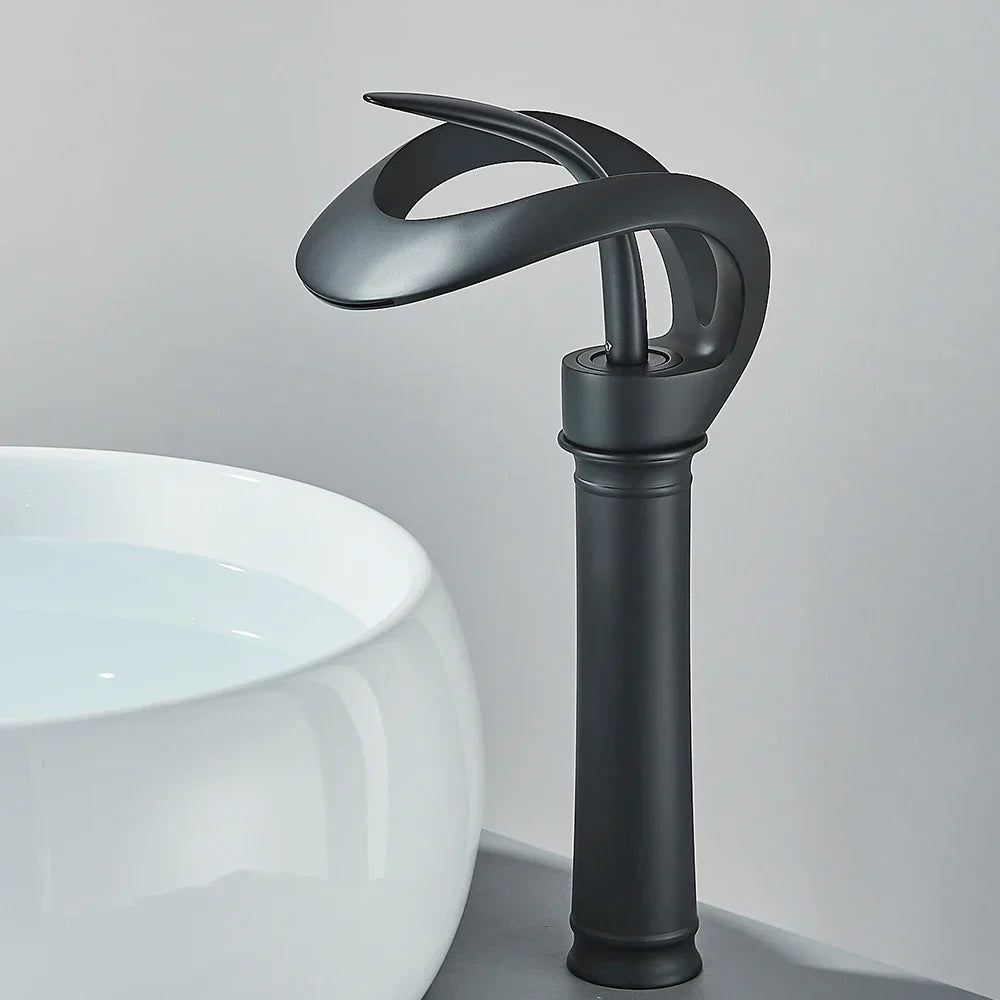 StreamPure | Rustfrit Stål Vandhane | Elegant Design | Nem Installation | Moderne Badeværelsesløsning