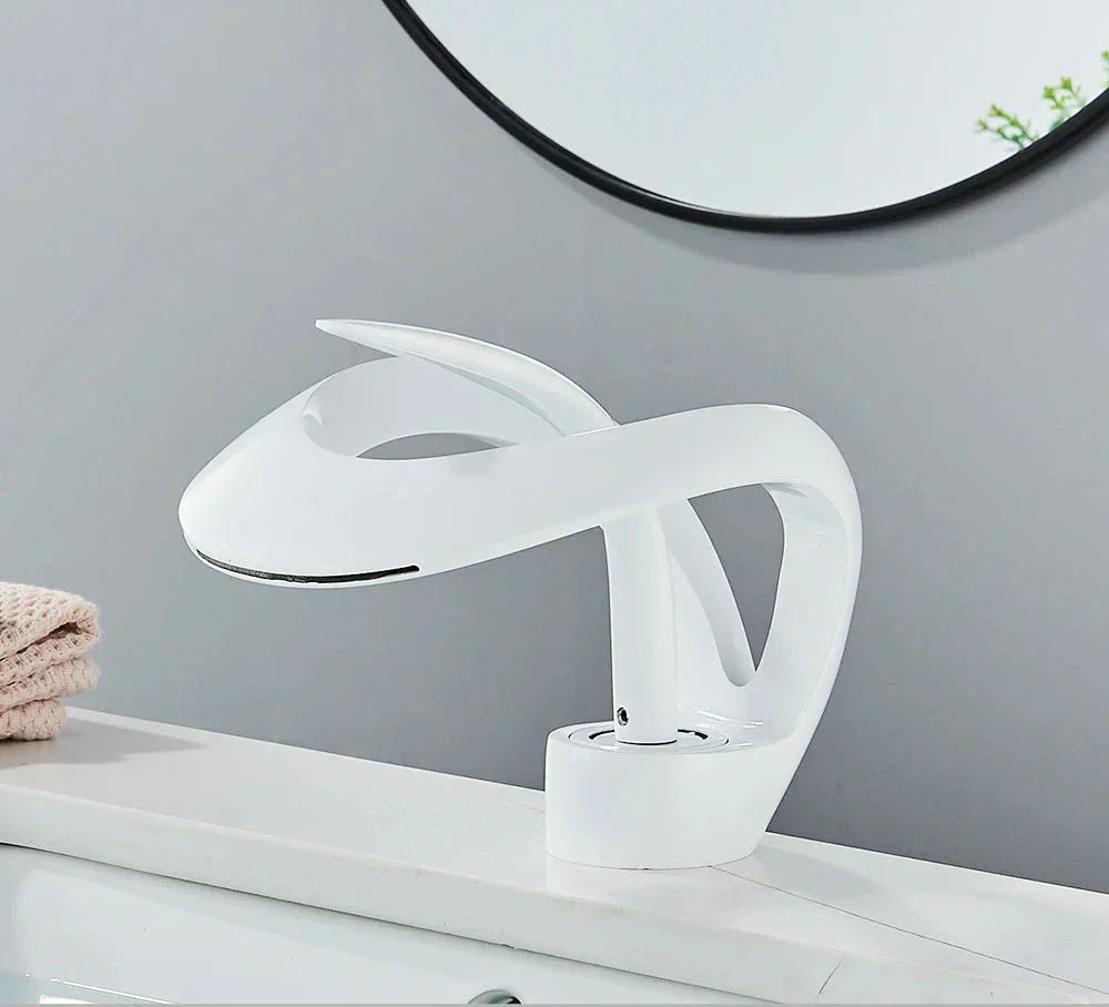 StreamPure | Rustfrit Stål Vandhane | Elegant Design | Nem Installation | Moderne Badeværelsesløsning