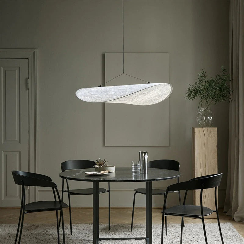 Sivelle Pendel Lampe | Wabi-Sabi Design | Kreativ Silke | Organisk Form | Integreret LED | Sort/Hvid
