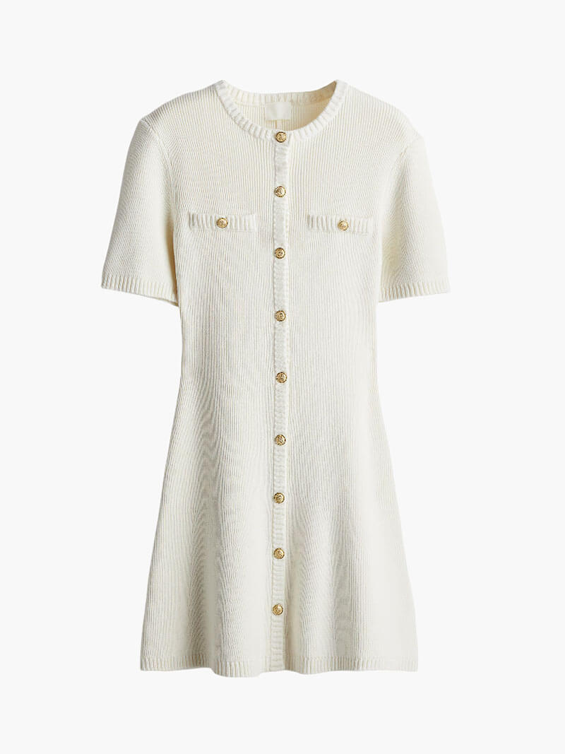 Belle Couture | Liv Kjole | Kort Figursyet Ribstrikket Design | Rund Halsudskæring & Metalknapper | Sorte Dekorative Brystlommer | Subtilt Svajet Nederdel | Tidløs Komfort for Kvinder