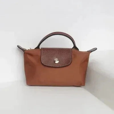 Chic Essence trendy og praktisk skuldertaske | Kompakt, alsidig håndtaske i luksuslæder | Perfekt til hverdag og aftenbrug | Elegant design