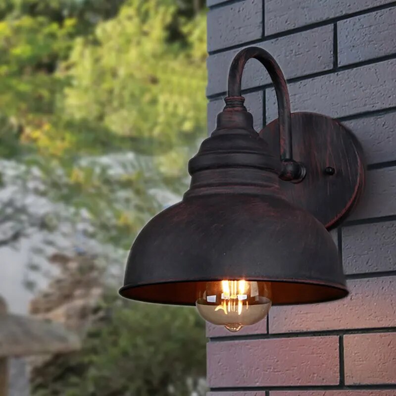 RetroLicht | Klassisk Vintage Udendørs Vægbelysning | Vejrbestandig Jernlampe til Have eller Terrasse