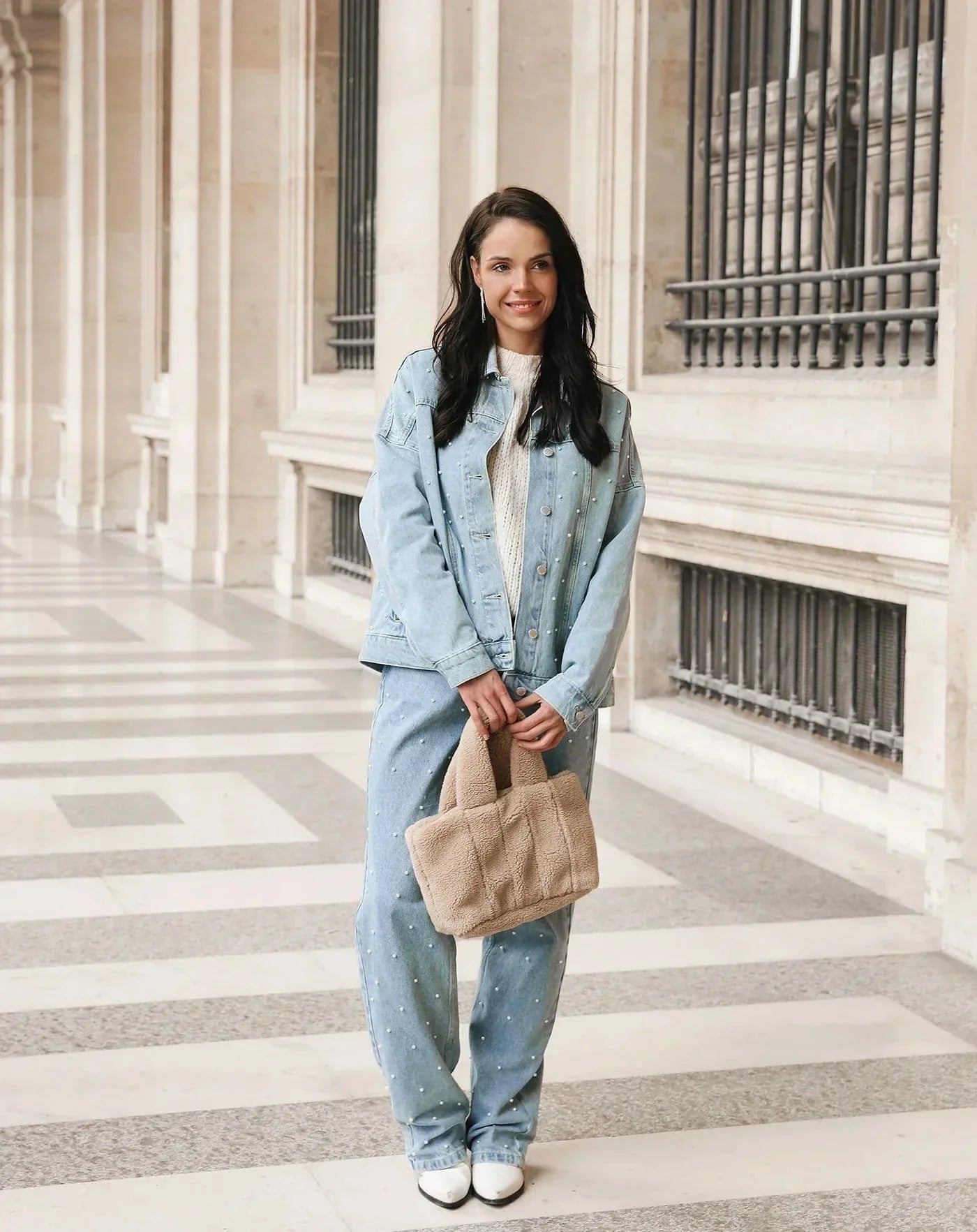 Sort Jeans med Glitrende Diamantdetaljer | Komfortabel Lige Pasform | Elegant og Chic Look | Hverdags- og Festtøj | Højkvalitets Denim