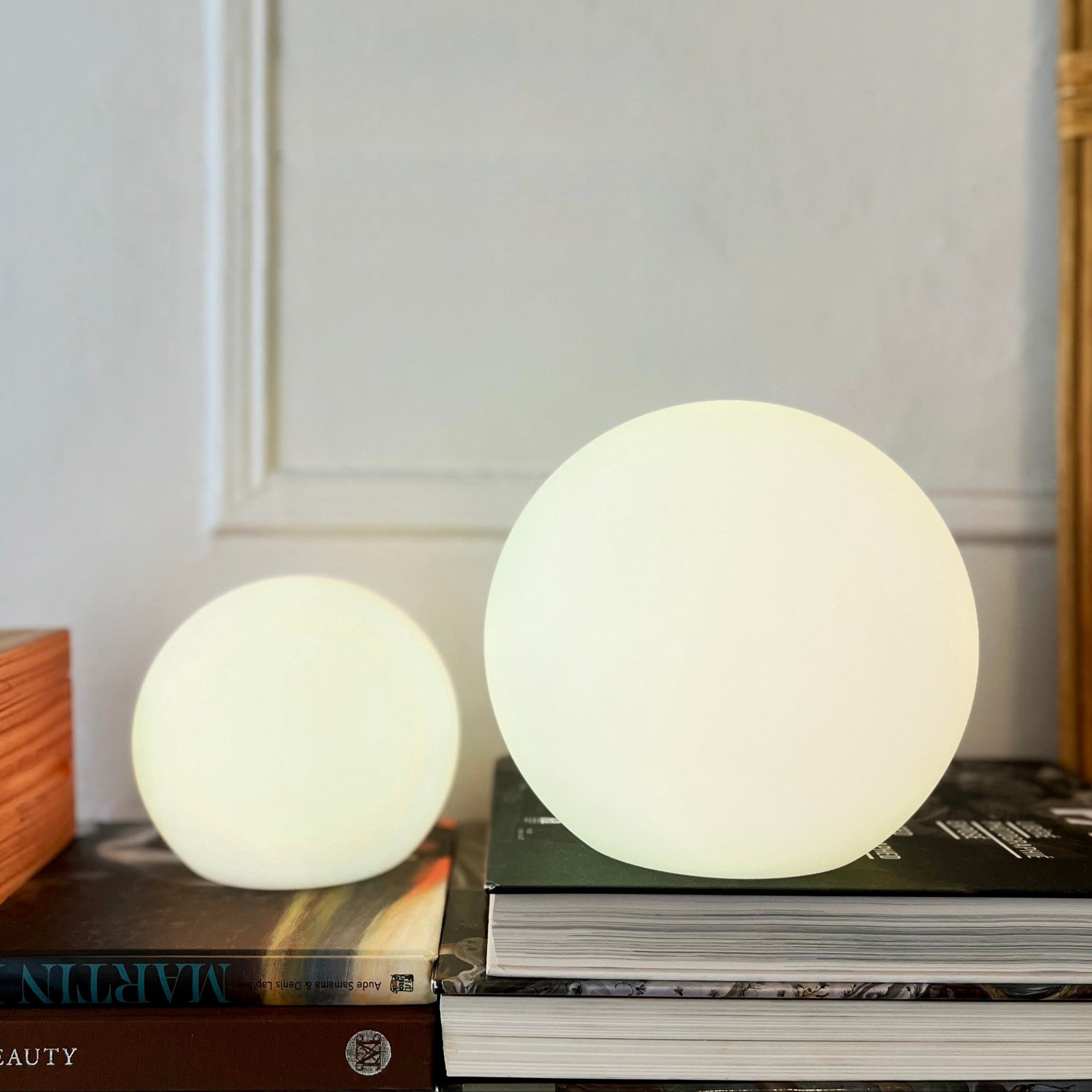 LumiGlow LED Lampe | Trådløs & Genopladelig | 16 Farver | Vandtæt PVC | Op til 10 Timer Brugstid | USB Opladning | Indendørs & Udendørs Brug