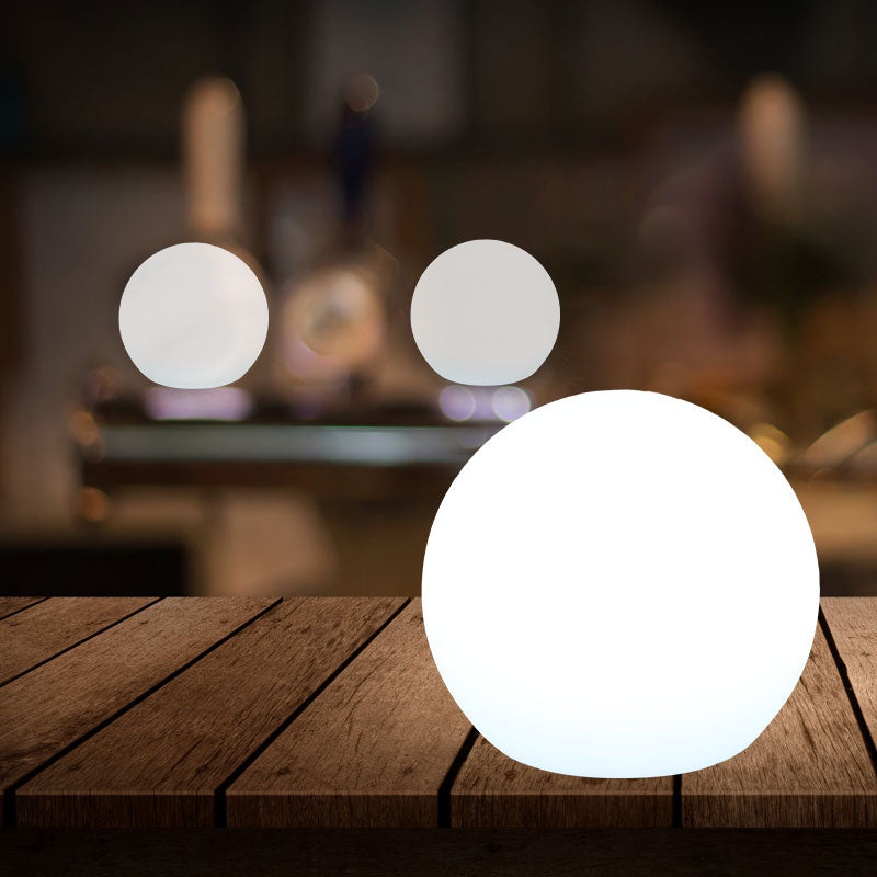 LumiGlow LED Lampe | Trådløs & Genopladelig | 16 Farver | Vandtæt PVC | Op til 10 Timer Brugstid | USB Opladning | Indendørs & Udendørs Brug